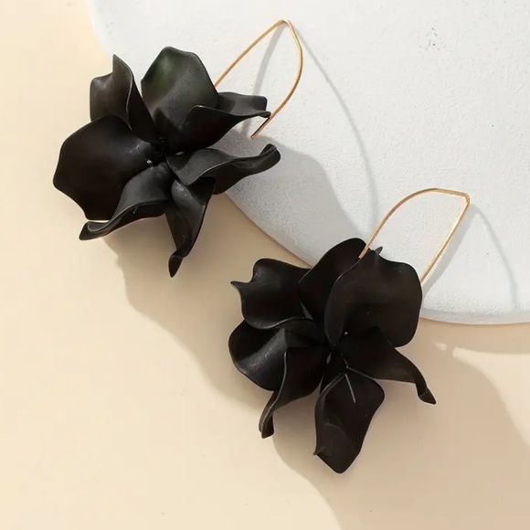 Black Rose  🥀 Night Out Earrings - Picture 2 of 4